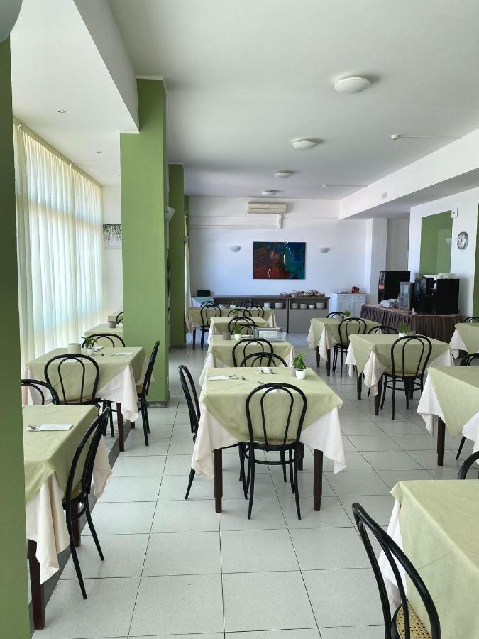 Hotel Flying Pesaro Ngoại thất bức ảnh