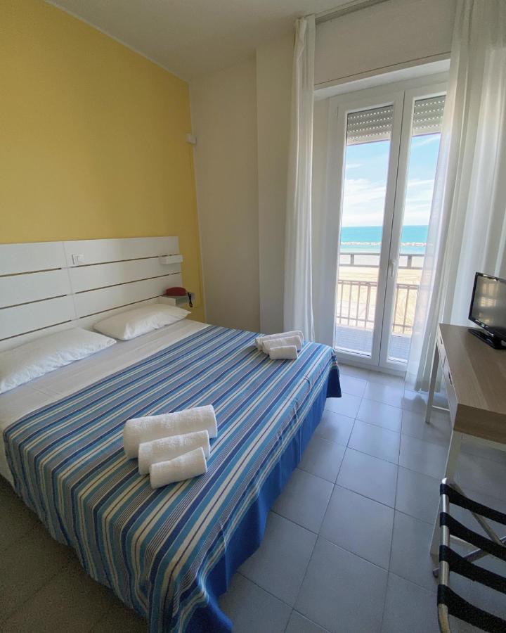 Hotel Flying Pesaro Ngoại thất bức ảnh