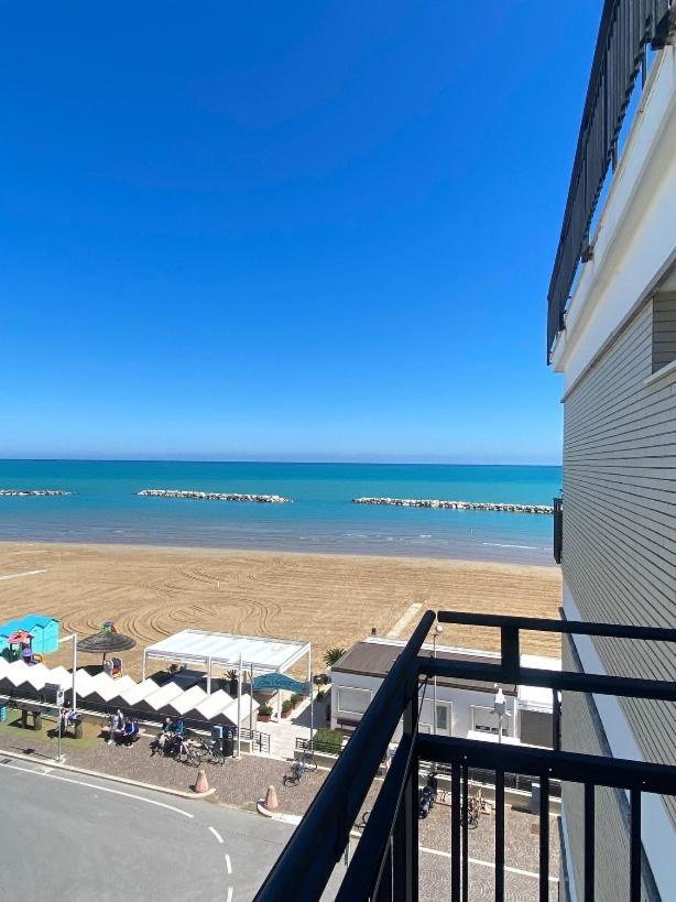 Hotel Flying Pesaro Ngoại thất bức ảnh