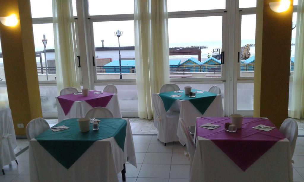 Hotel Flying Pesaro Ngoại thất bức ảnh