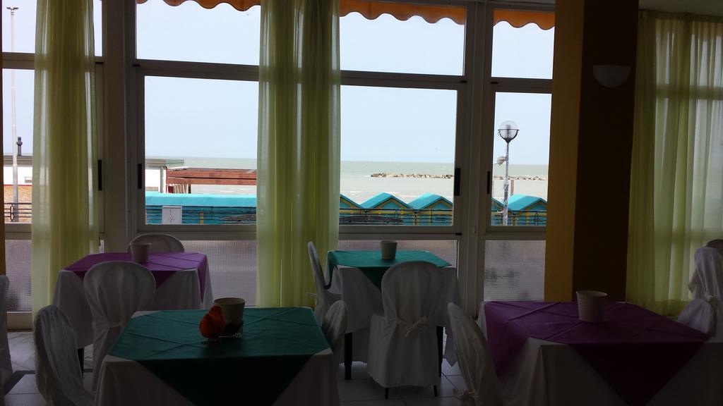 Hotel Flying Pesaro Ngoại thất bức ảnh