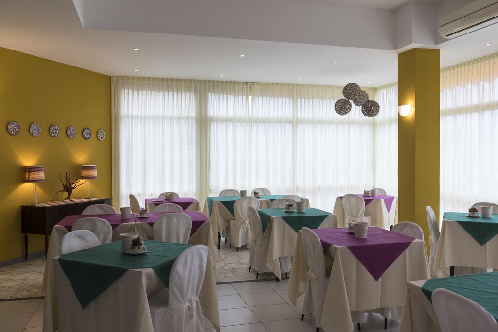 Hotel Flying Pesaro Ngoại thất bức ảnh